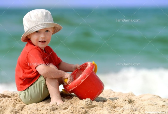 تصویر با کیفیت پسر بچه در ساحل