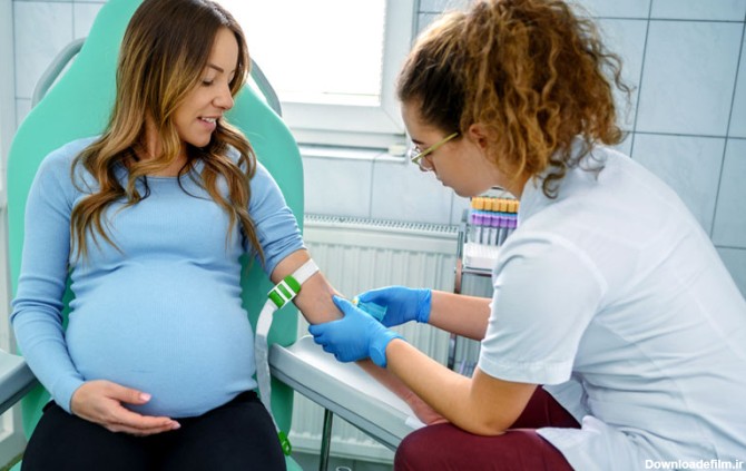 در دوران بارداری باید گروه خونی مادر و RH خون مشخص شود.