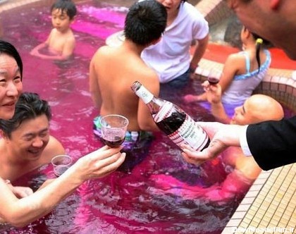 استخر نوشیدنی ها در ژاپن + تصاویر - China Radio International