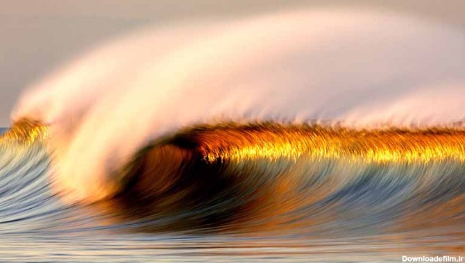 تصویر باکیفیت موج خروشان دریا