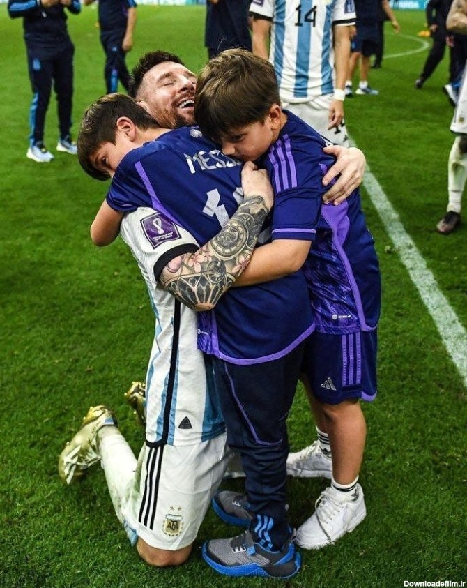 مسی در آغوش فرزندانش /جشن خانوادگی بعد از پیروزی+عکس