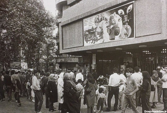 ازدحام مردم برای خرید بلیت فیلم «شهر موش‌ها» ۳۴ سال پیش/ عکس ...