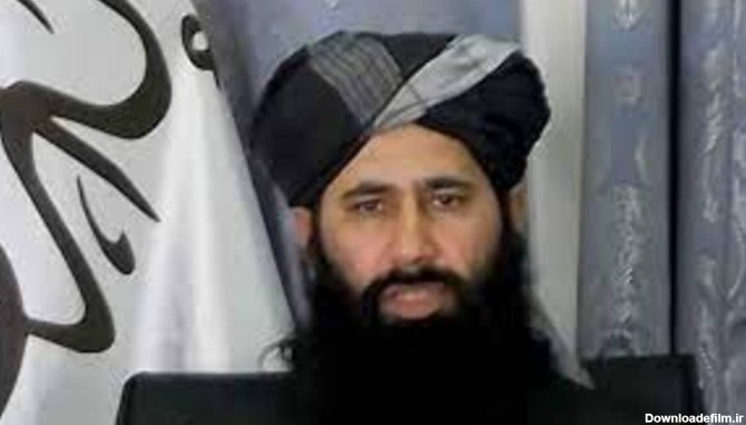حضور ذبیح الله مجاهد در میان نیروهای نظامی طالبان در فرودگاه کابل ...