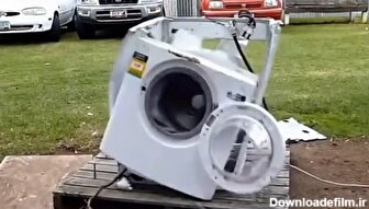 ببینید وقتی جسم سنگین و سخت داخل ماشین لباسشویی بیاندازید چه اتفاقی می‌افتد (فیلم)