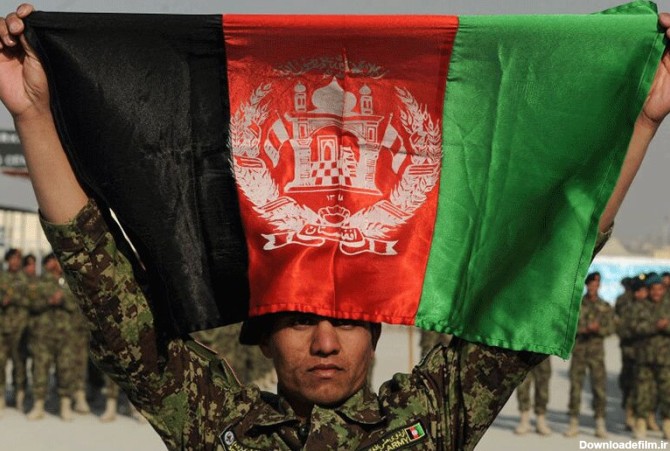 ببینید | واکنش تند نیروهای طالبان نسبت به حمل پرچم افغانستان