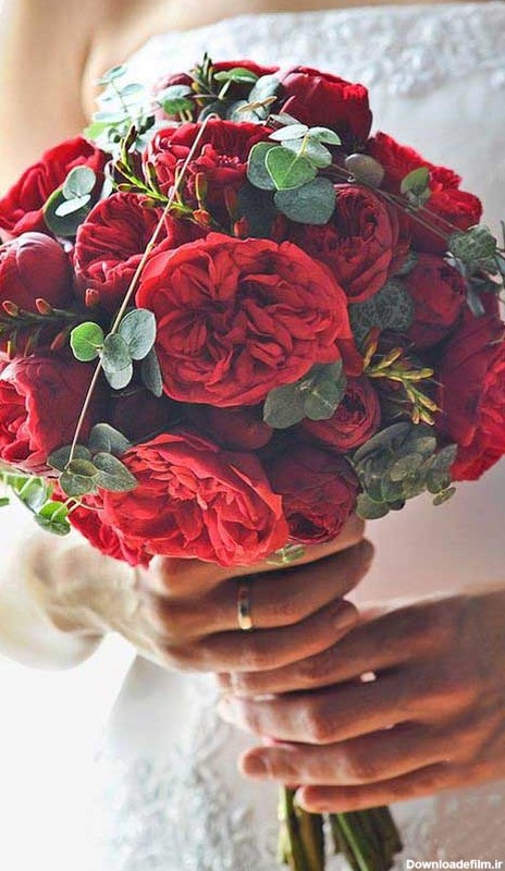 دسته گل عروس با رز قرمز دیوید آستین
