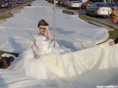 دوخت بلندترین لباس عروس جهان چند روز طول کشید؟ / عکس
