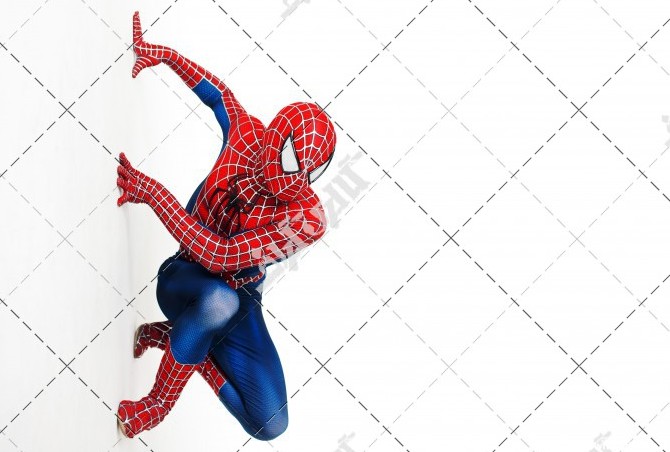 عکس مرد عنکبوتی اسپایدرمن ایستاده رو به دیوار