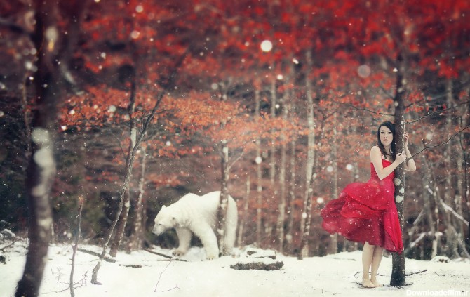 دختر با لباس قرمز