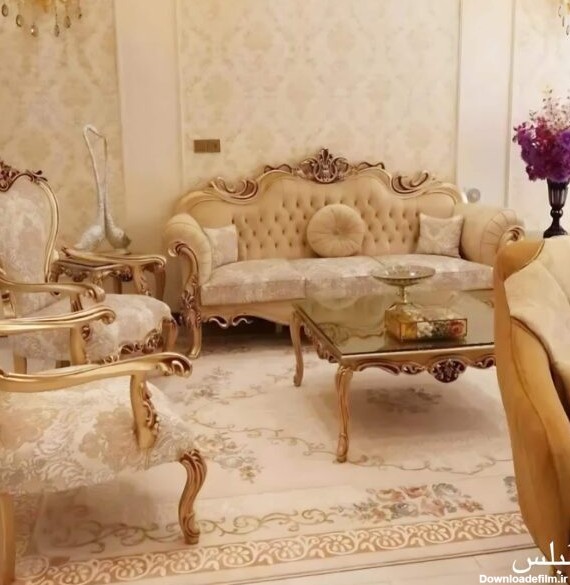 مبل سلطنتی مدل افسون کاناپه دو عدد مبل تک نفره رنگ پارچه کرم رنگ چوب نسکافه ای