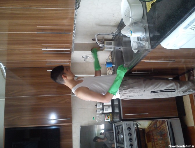 پسرخاله در حال ظرف شستن - عکس ویسگون