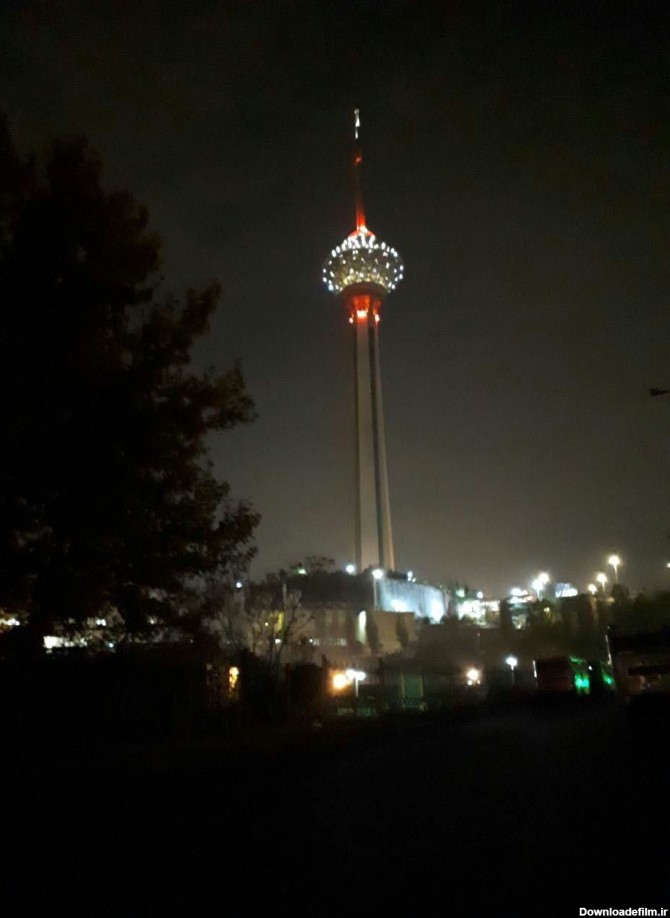 برج میلاد بخاطر پرسپولیس قرمز رنگ شد /عکس