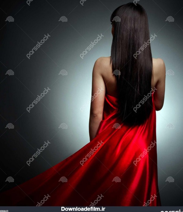 عکس دختر تنها با لباس قرمز