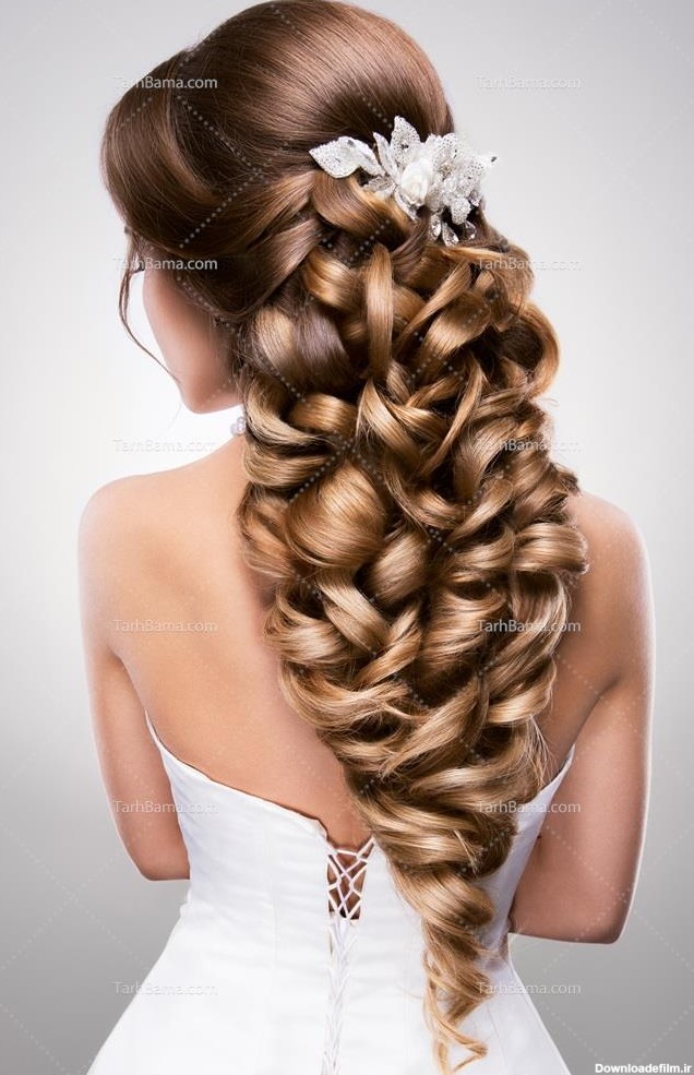 تصویر با کیفیت از بافت زیبا و بلند موی عروس از نمای کنار