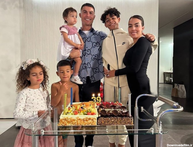 جشن تولد ۳۹ سالگی‌ رونالدو در کنار خانواده+عکس