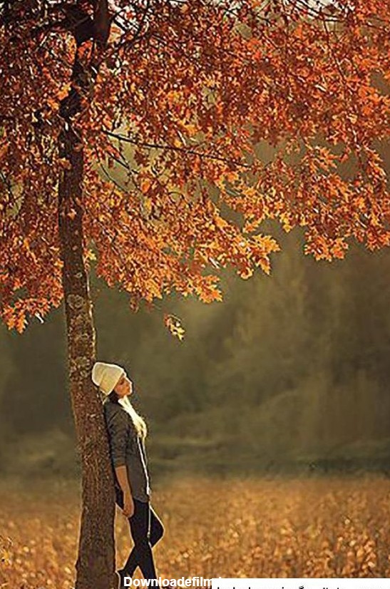 عکس دختر غمگین در پاییز