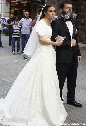 عکس/یک عروس وداماددراعتراضات ترکیه
