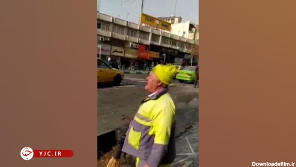 اذان پیرمرد پاکبان در میدان ولیعصر
