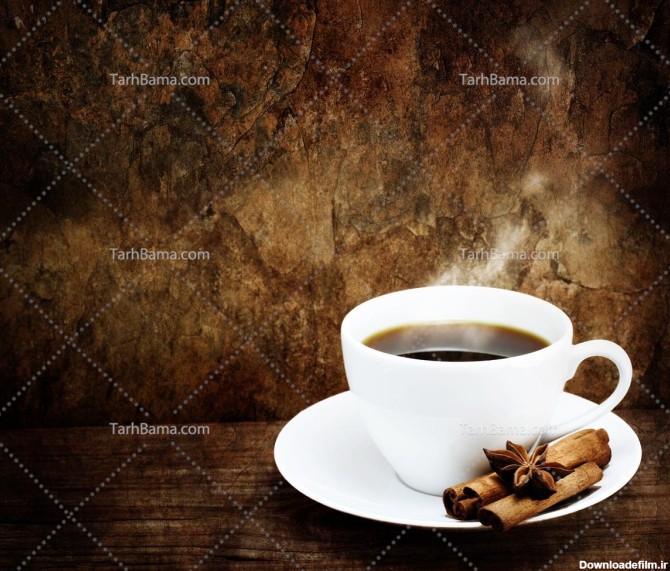 تصویر با کیفیت چای دارچینی روی میز چوبی
