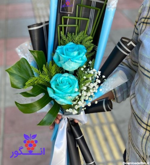 دسته گل زیبا با دو شاخه گل رز آبی