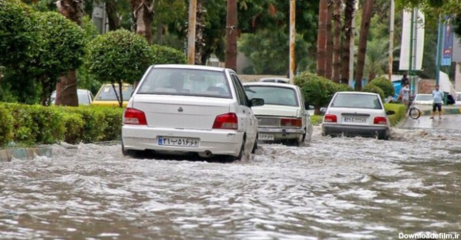 ببینید | شاهکار شهرداری خور و بیابانک اصفهان؛ تبدیل خیابان به رودخانه با بارش باران