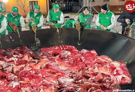 (ویدئو) پخت 4 هزار کیلوگرم پلو ازبکی با گوشت توسط آشپزهای مشهور ازبکستانی