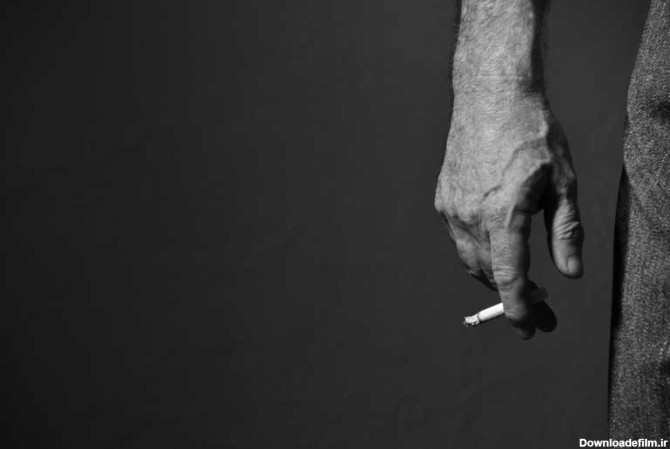 تصویر گرافیکی سیاه و سفید سیگار در دست | تیک طرح مرجع گرافیک ایران