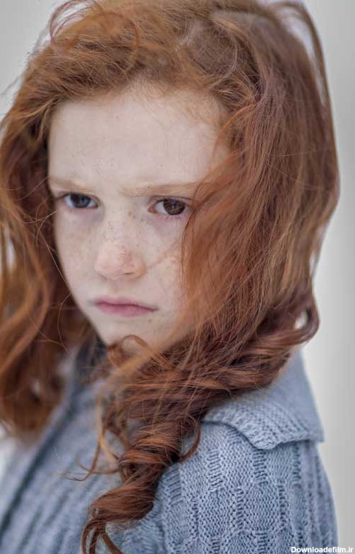 دانلود عکس دختر بچه با موهای نارنجی | تیک طرح مرجع گرافیک ایران