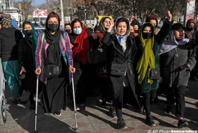 اعتراضات مشترک زنان افغان و ایرانی در برلین - InfoMigrants