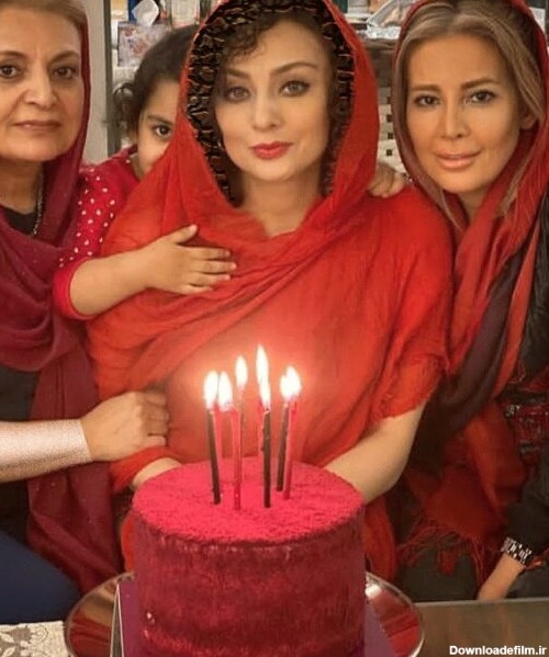 یکتا ناصر و مادر و خواهرش | مادر و خواهر یکتا ناصر در جشن تولد او