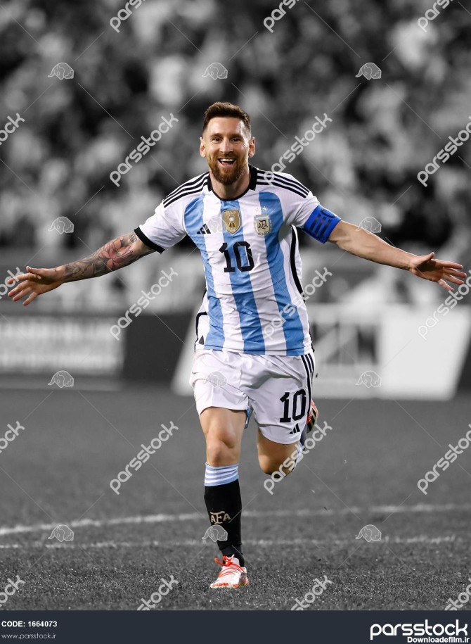 عکس لیونل مسی با لباس آرژانتین در حال خوشحالی بعد از گل 1664073