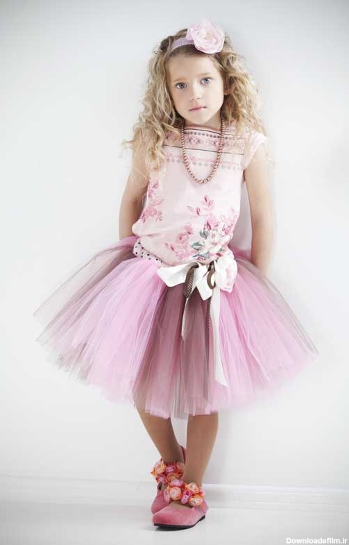 دانلود تصویر با کیفیت دختر بچه با لباس های مجلسی