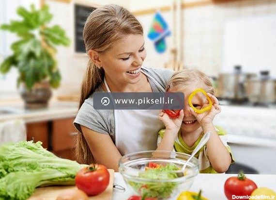 دانلود عکس با کیفیت از آشپزی مادر و بچه و پخت غذا