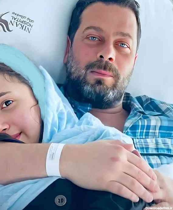 پژمان بازغی در بیمارستان | سلفی جالب پژمان بازغی و دخترش در بیمارستان