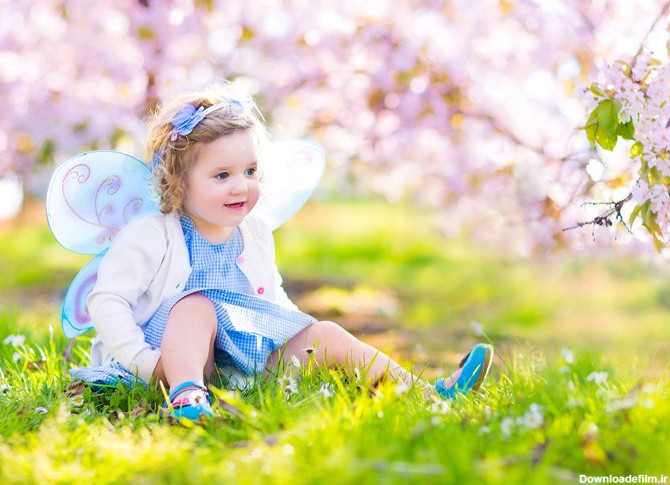 عکس دختر بچه در طبیعت بهاری