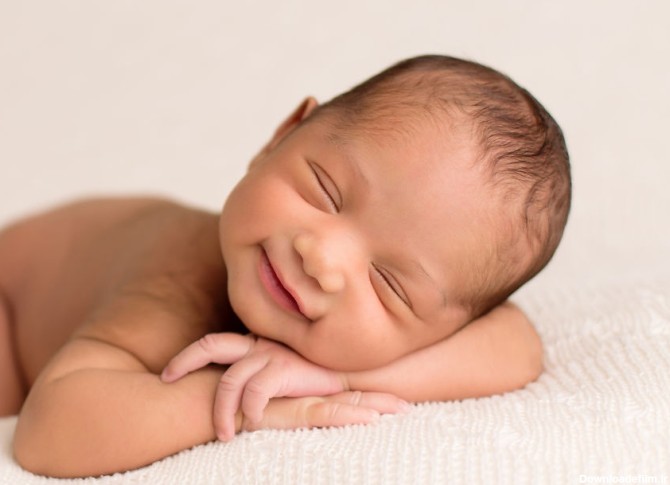 عکس هایی از لبخند شیرین و زیبای نوزادان در خواب - عکس نوزاد - عکاسی از نوزادان