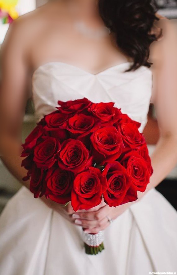 با این ۳۲ مدل دسته گل رز قرمز عروس ، زیبایی و شکوه عروسیتو بیشتر ...