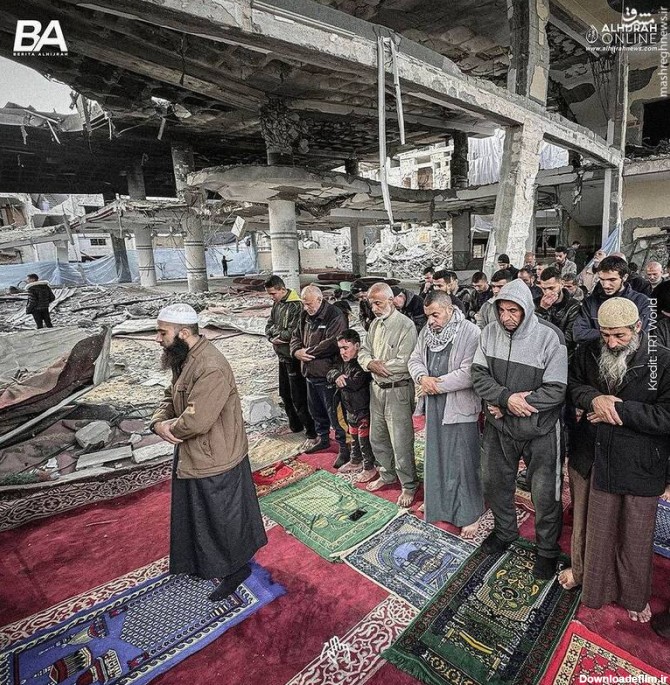 عکس/ نماز جماعت مردم روی آوارهای مساجد در غزه