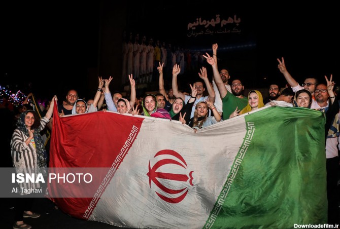 شادی مردم تهران پس از پیروزی تیم‌ملی (عکس)