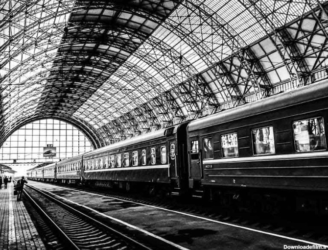تصویر باکیفیت سیاه و سفید ایستگاه قطار