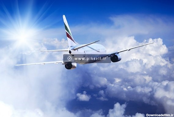 عکس با کیفیت از هواپیما در آسمان از پشت سر