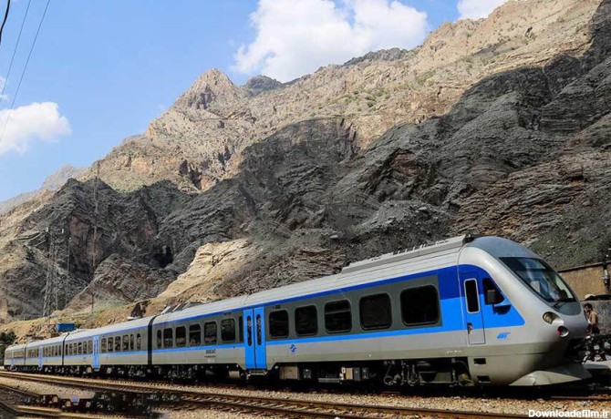 تصاویر زیباترین مسیر برفی قطار گردشگری ایران | سفید رویایی را ببینید