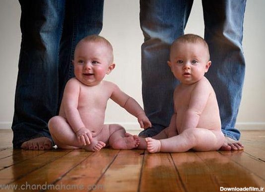 ژست های زیبای عکاسی از نوزادان دوقلو در منزل - مجله چند ماهمه