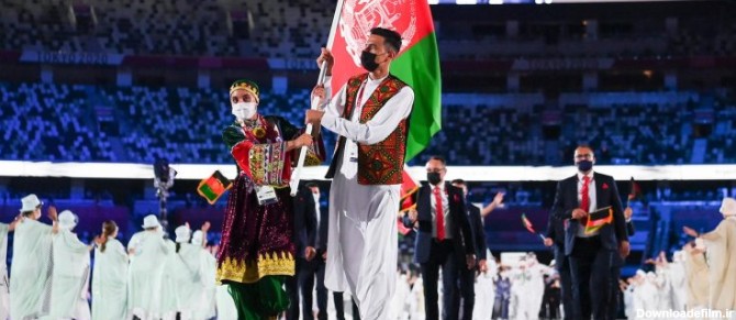 توکیو ۲۰۲۱: کیمیا یوسفی و فرزاد منصوری پرچم افغانستان را در مراسم افتتاحیه مسابقات المپیک در توکیو حمل کردند. عکس: گیتی ایماژ/ماتیاس هانگست