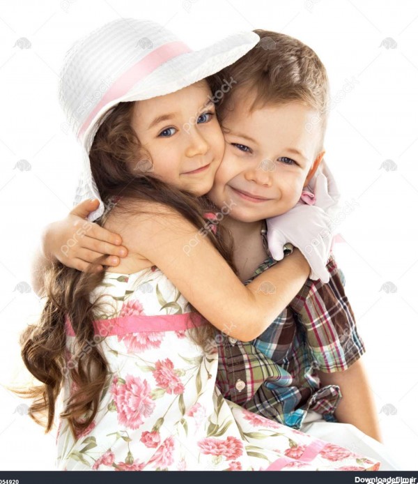 تصویری از پسر بچه های خنده دار و یک دختر بغل کردن ناز 1054920