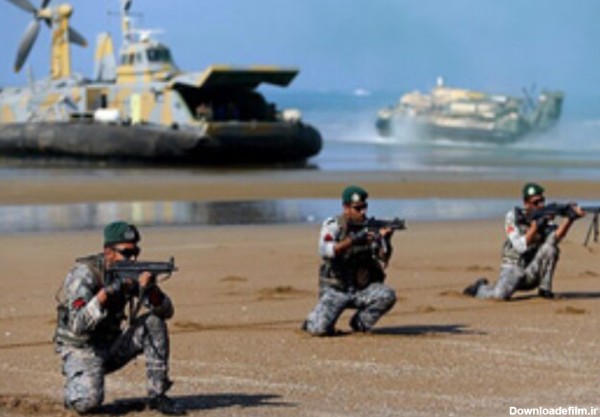 ببینید | نمایی زیبا از عبور تانک نیروی ارتش ایران از دریا در سواحل مکران