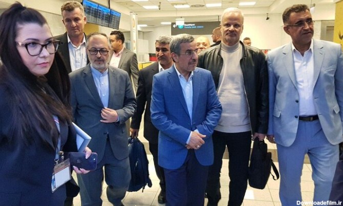 ببینید | چهره جدی و کلافه احمدی‌نژاد در مجارستان