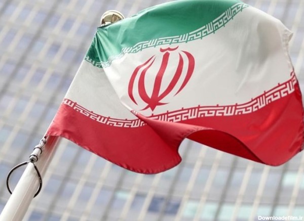 لحظه غرور آفرین اهتزاز پرچم ایران هنگام اهدای طلای الهام صالحی