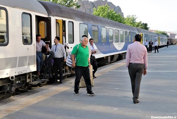 ورود نخستین مسافران ایرانی با قطار به شهر وان ترکیه (+عکس)