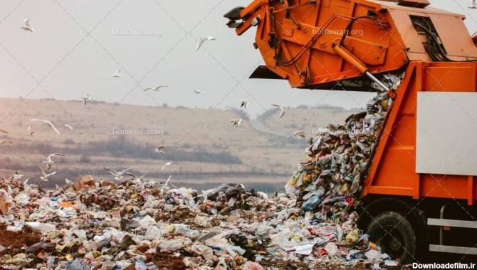 عکس با کیفیت کامیون زباله به رنگ نارنجی - نمایشگاه هنر ایران